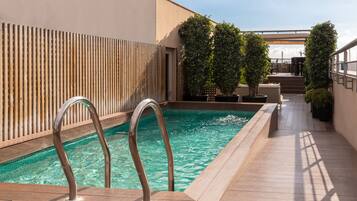 2 útilaugar, sólstólar