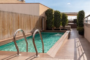 2 outdoor pools, sun loungers