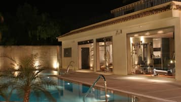 Seasonal outdoor pool