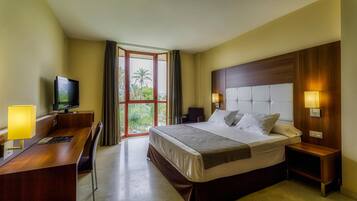 Minibar, coffres-forts dans les chambres, bureau, chambres insonorisées