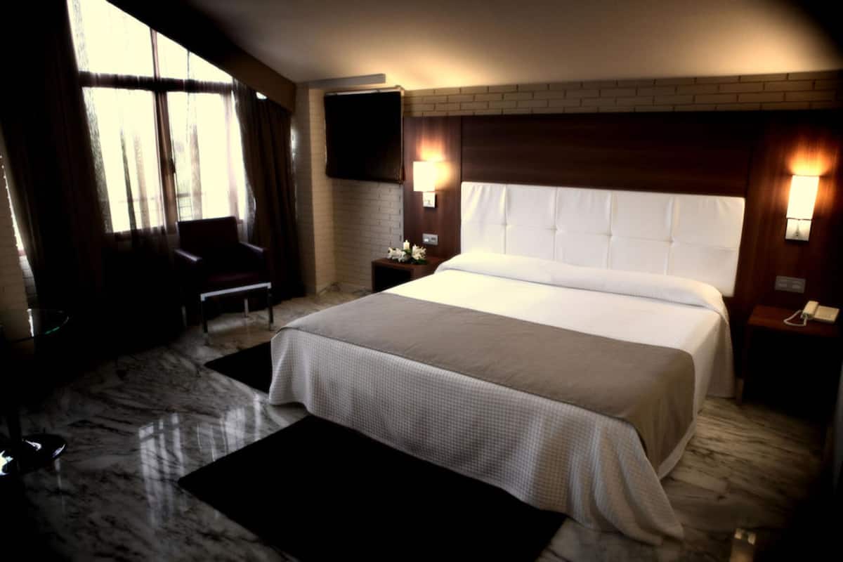 Superior Double Room | Minibar, in-room safe, desk, soundproofing