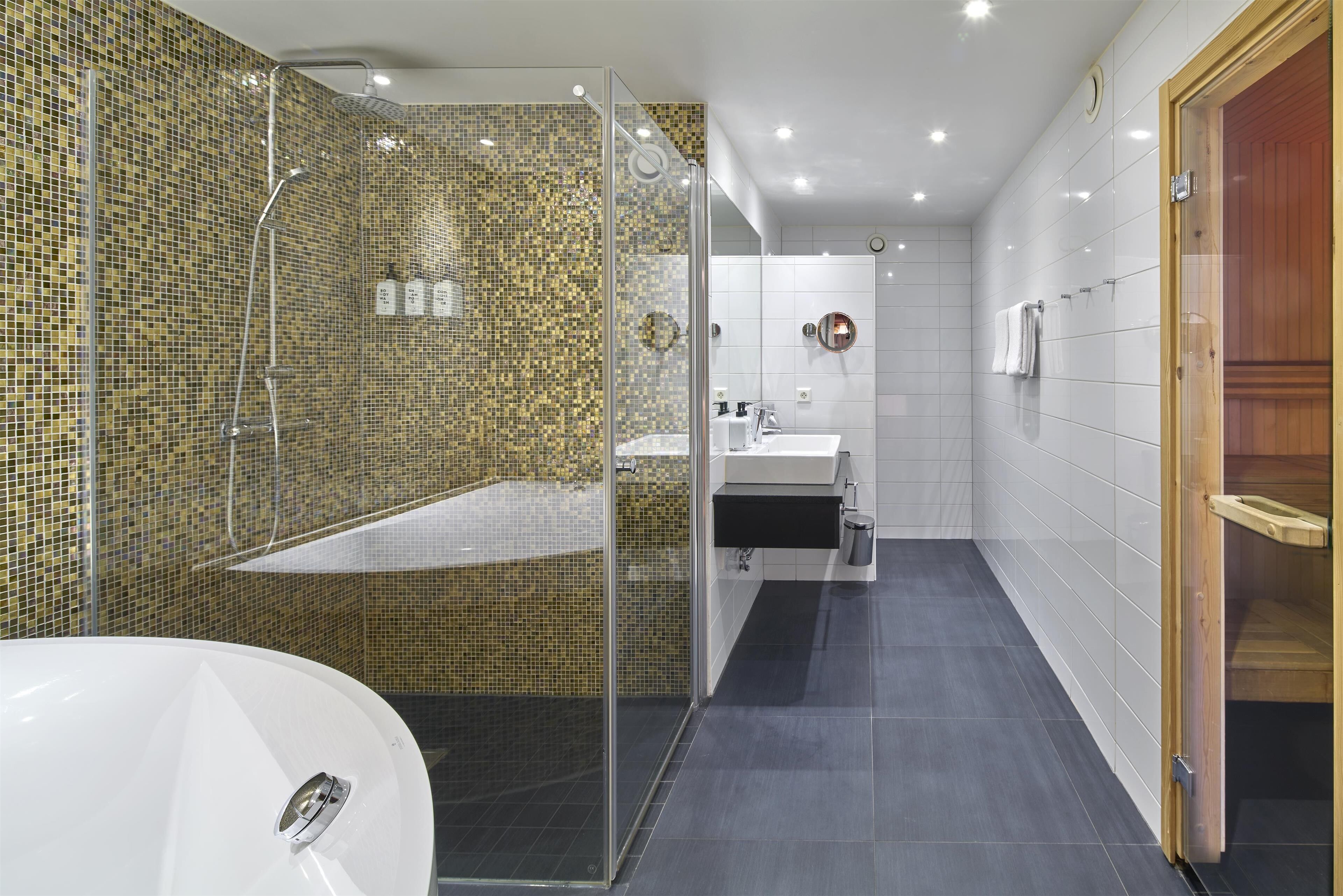 presidential suite | bathroom | hair dryer, towels