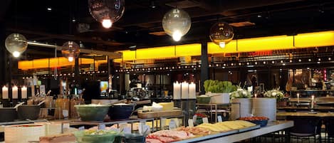 Daily buffet breakfast (SEK 229 per person)