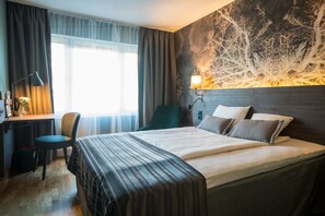 Værelse - 1 queensize-seng | Pengeskab på værelset, skrivebord, arbejdsområde til bærbare computere