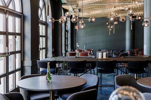 Der serveres morgenmad og aftensmad