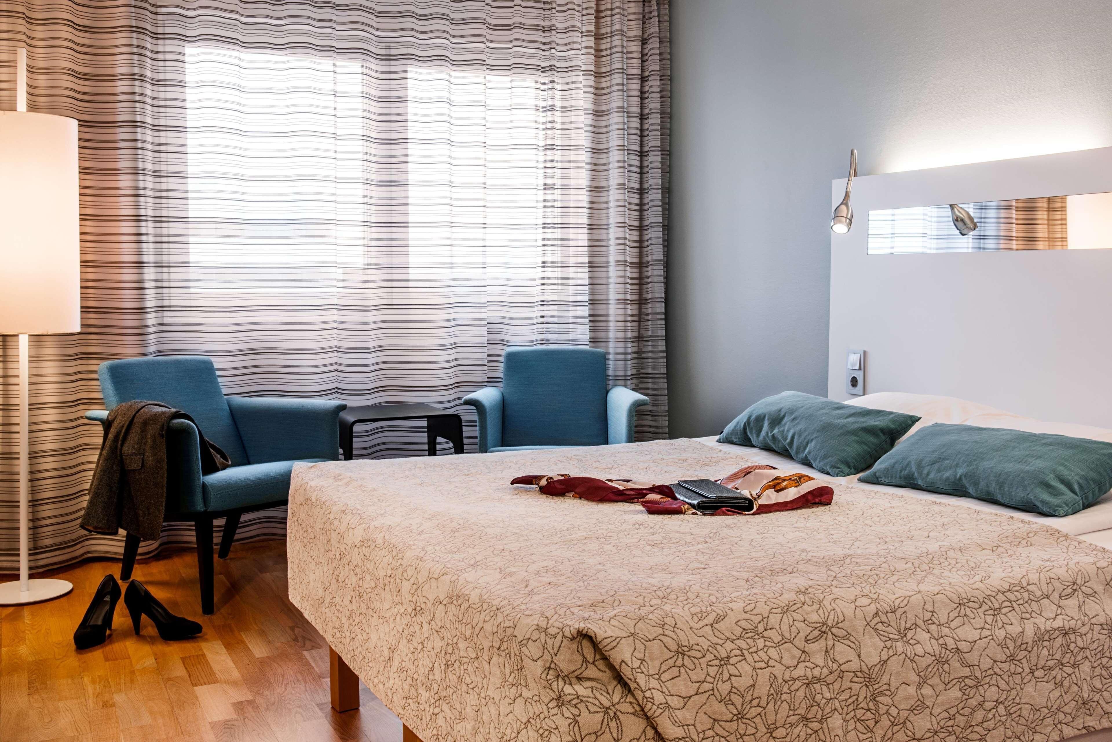 Desk, laptop workspace, cribs (free), WiFi (free)