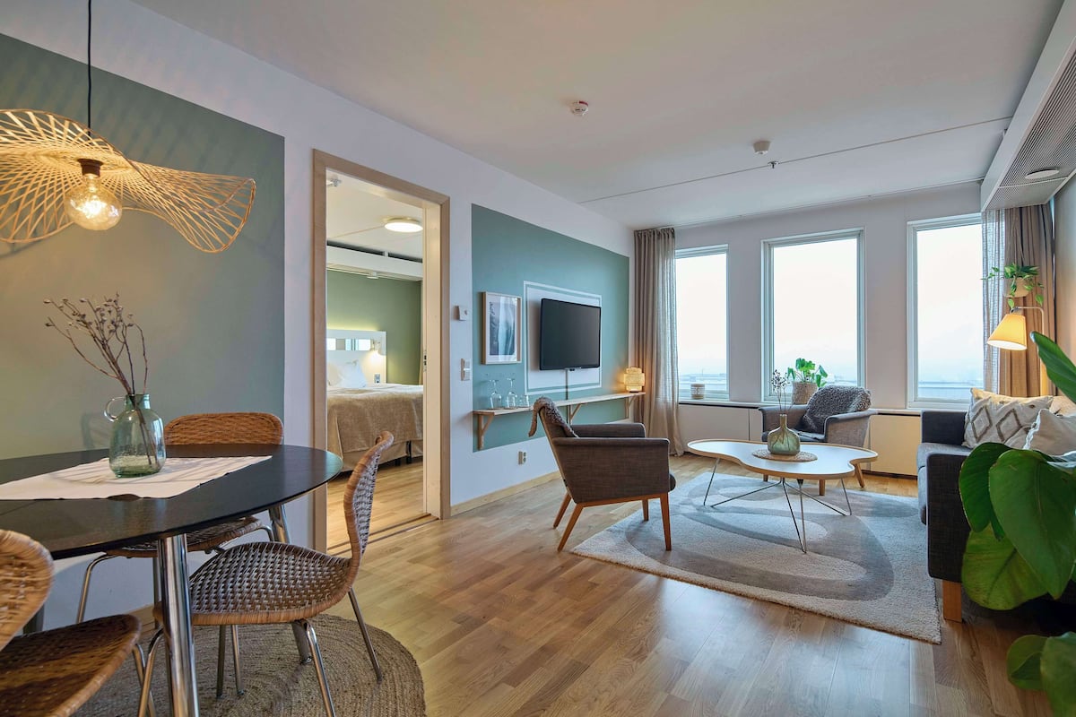 suite (master) | 1 bedroom, desk, laptop workspace, free cots/infant beds