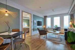 Suite (Master) | Desk, laptop workspace, free cribs/infant beds, free WiFi