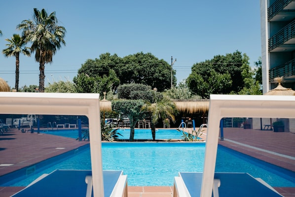 Outdoor pool, sun loungers