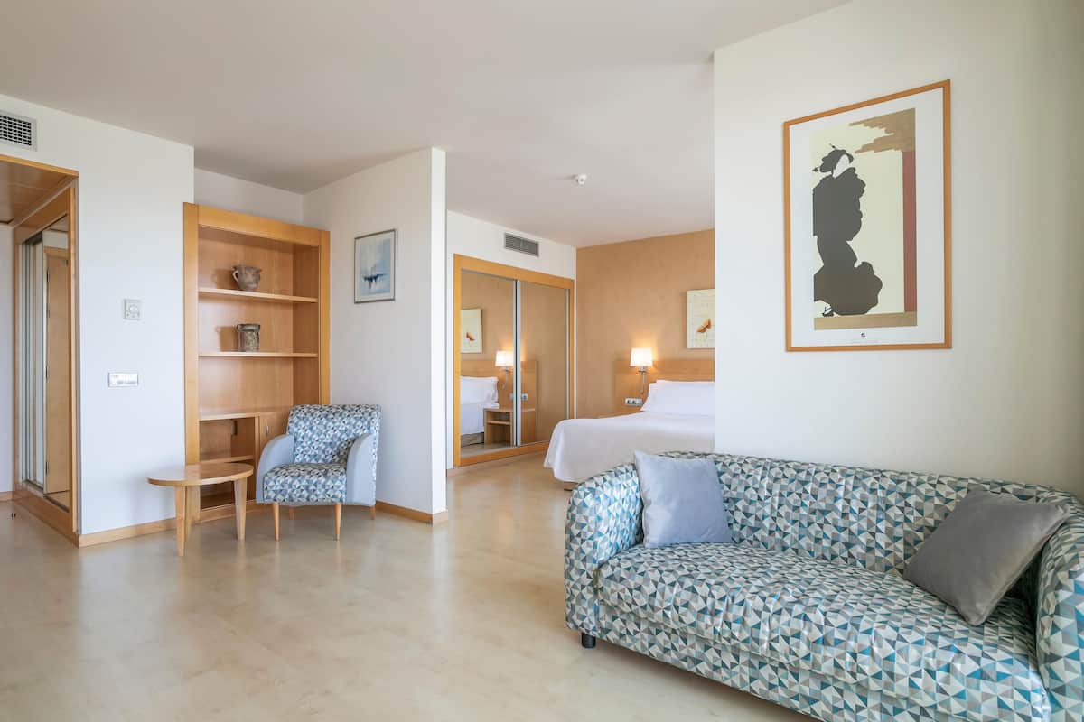 Minibar, coffres-forts dans les chambres, bureau, chambres insonorisées