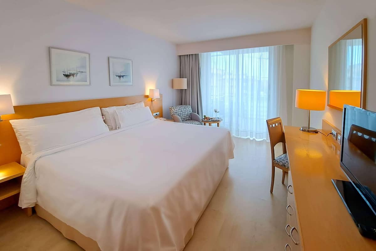 Minibar, coffres-forts dans les chambres, bureau, chambres insonorisées