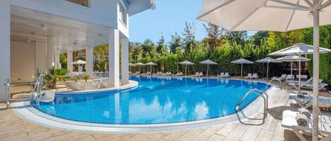Seasonal outdoor pool, pool umbrellas, sun loungers