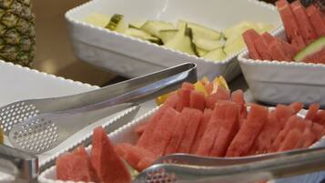 Esmorzar diari d'estil bufet gratuït