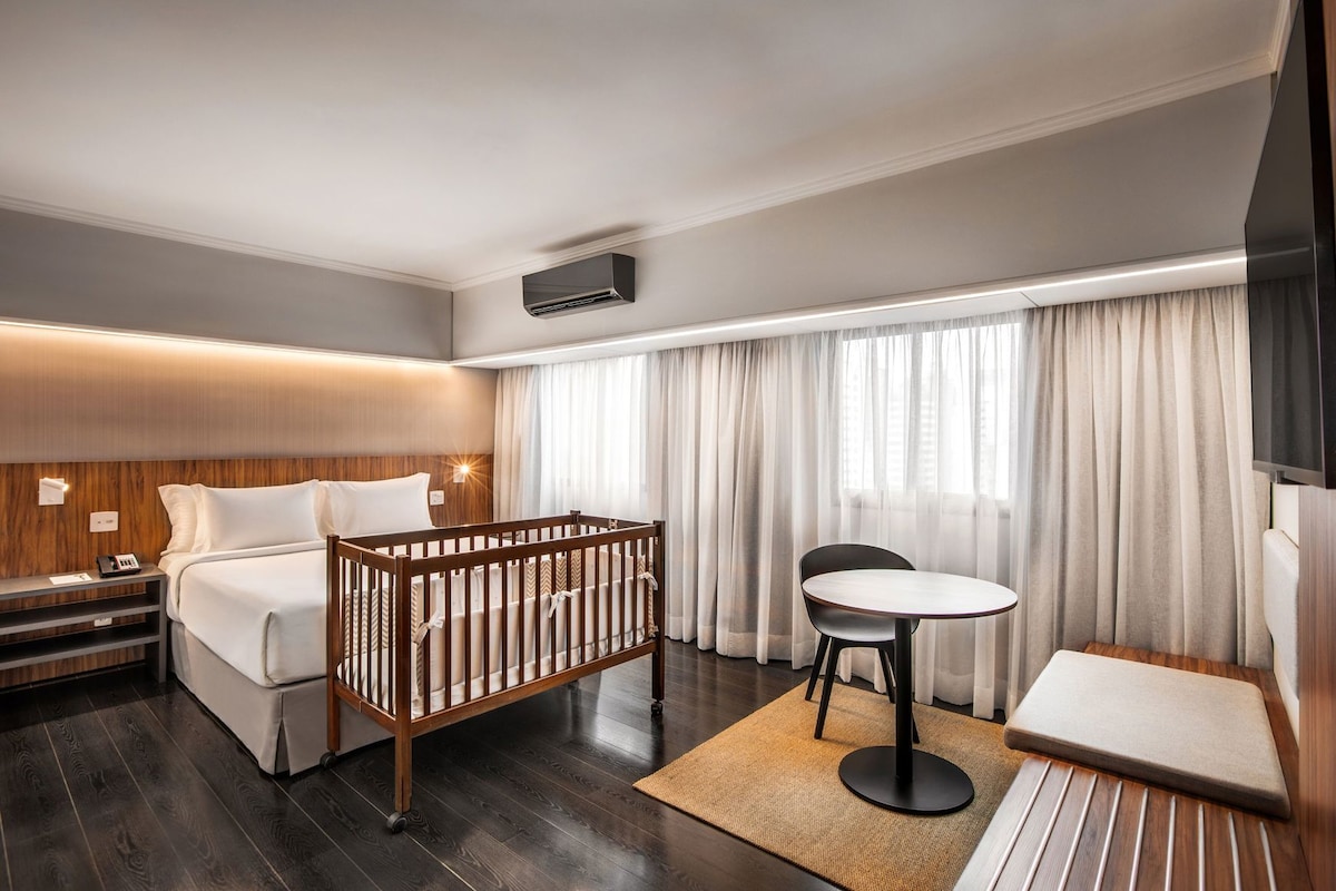 Artículos del minibar gratis y caja de seguridad en la habitación 
