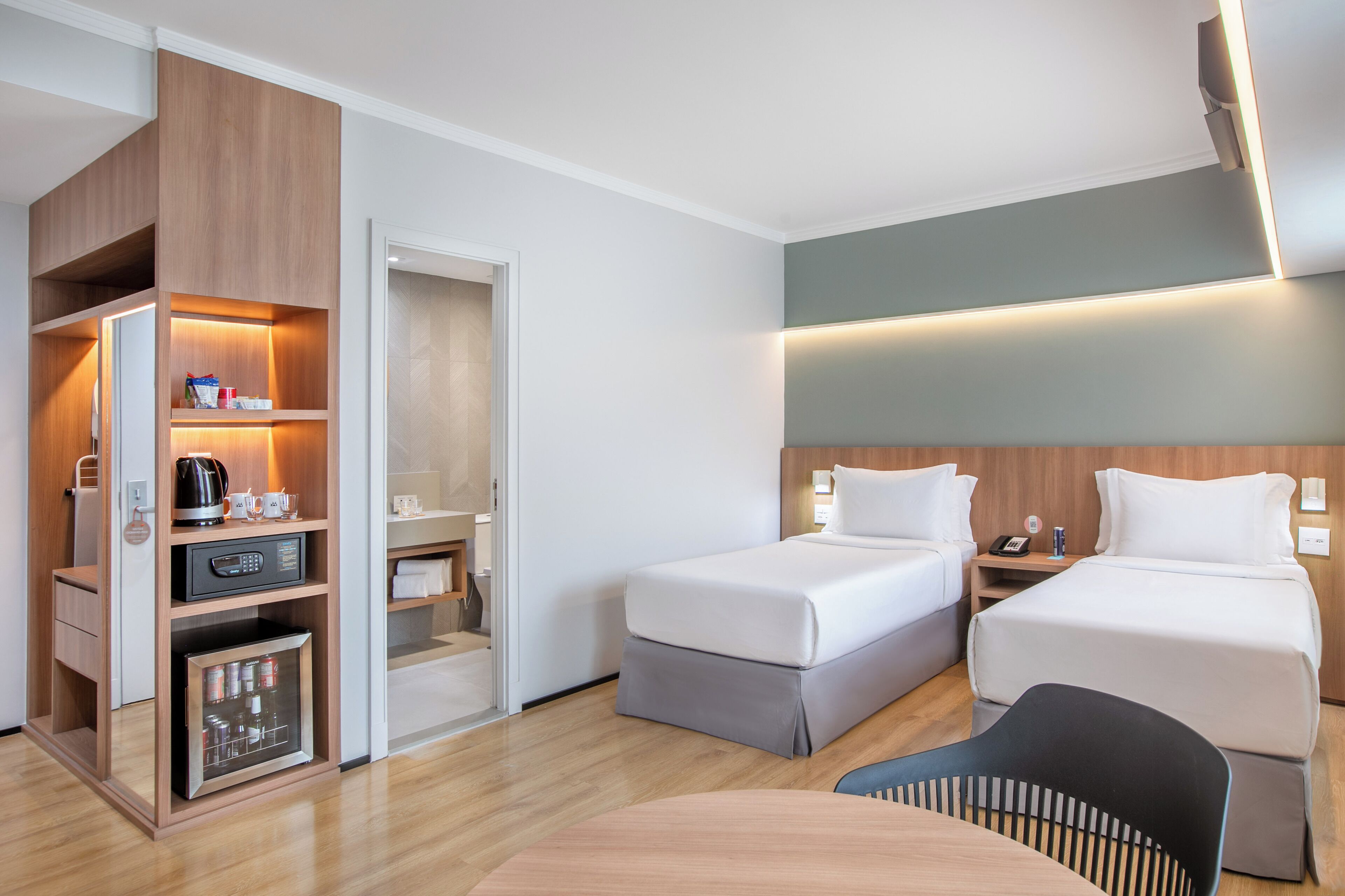 innside premium room twin | 1 bedroom, free minibar items, in-room safe, desk