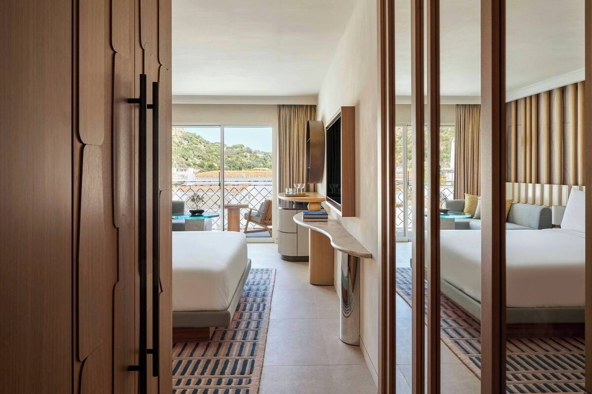 premier room, 1 king bed, balcony | premium bedding, minibar, in-room safe, blackout curtains