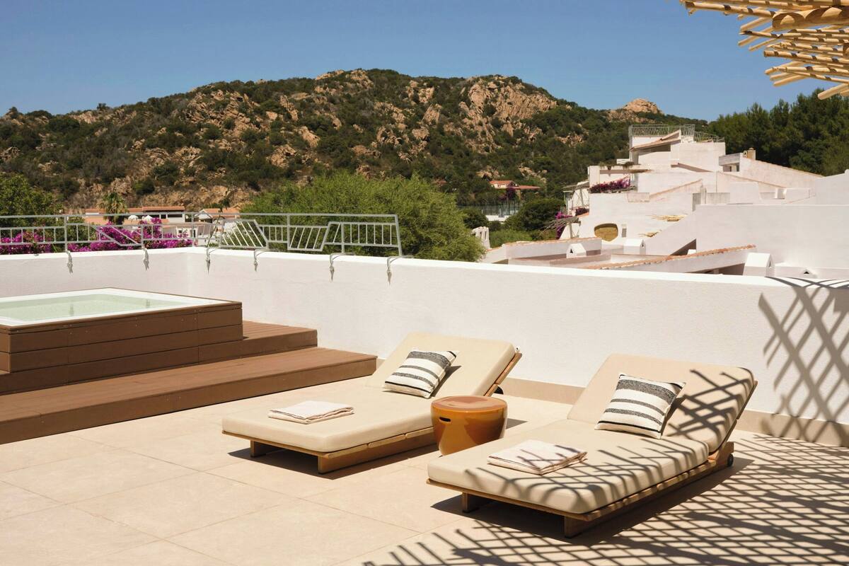 Supreme Suite, King bed, Terrace | Premium bedding, minibar, in-room safe, blackout drapes