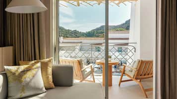 Premier Room, 1 King Bed, Balcony | Premium bedding, minibar, in-room safe, blackout drapes