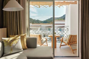 極品客房, 1 張特大雙人床, 非吸煙房, 泳池景觀 (Balcony) | 高級寢具、迷你吧、客房內保險箱、遮光布/窗簾