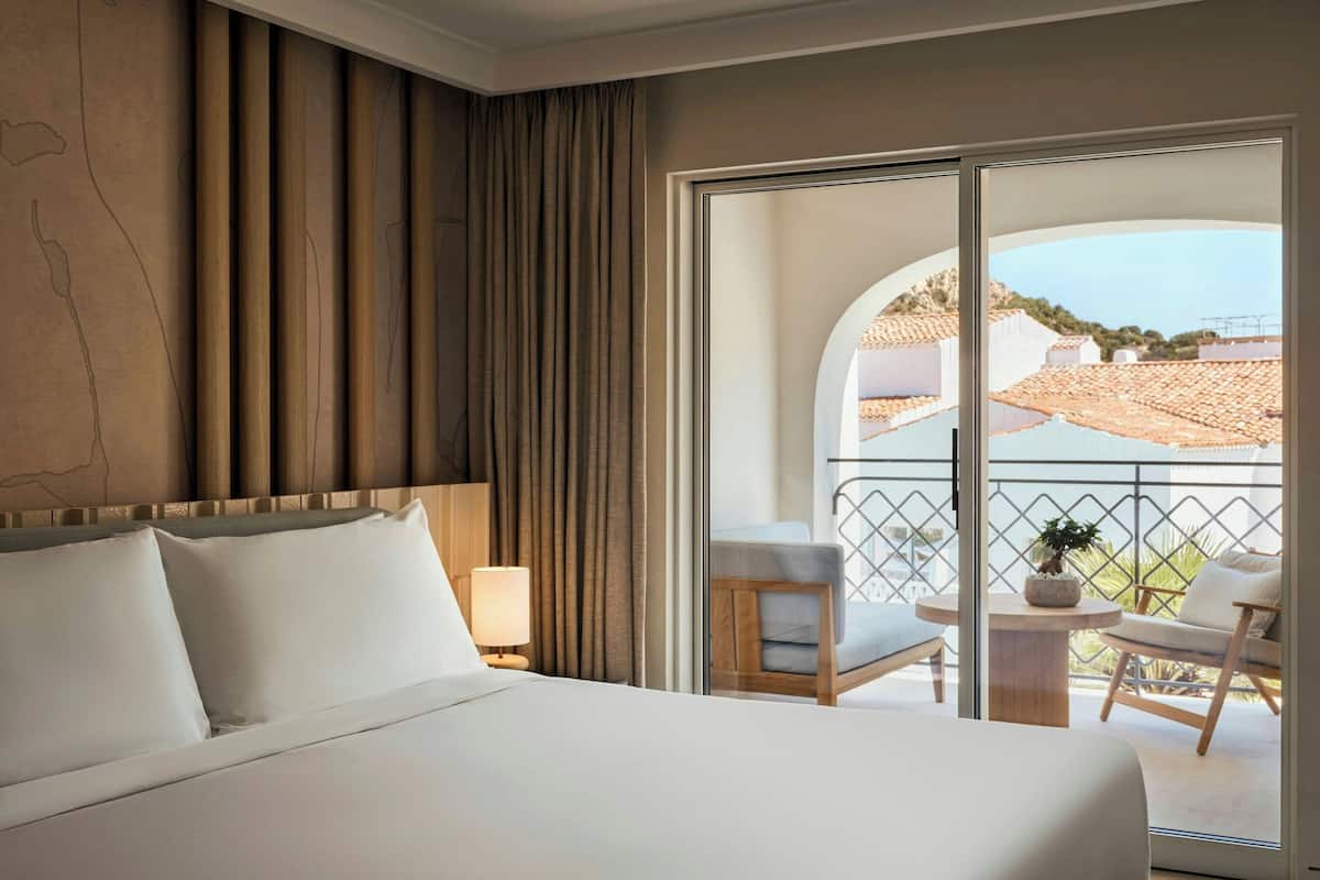 Premium bedding, minibar, in-room safe, blackout curtains
