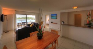 Coffres-forts dans les chambres, bureau, rideaux occultants