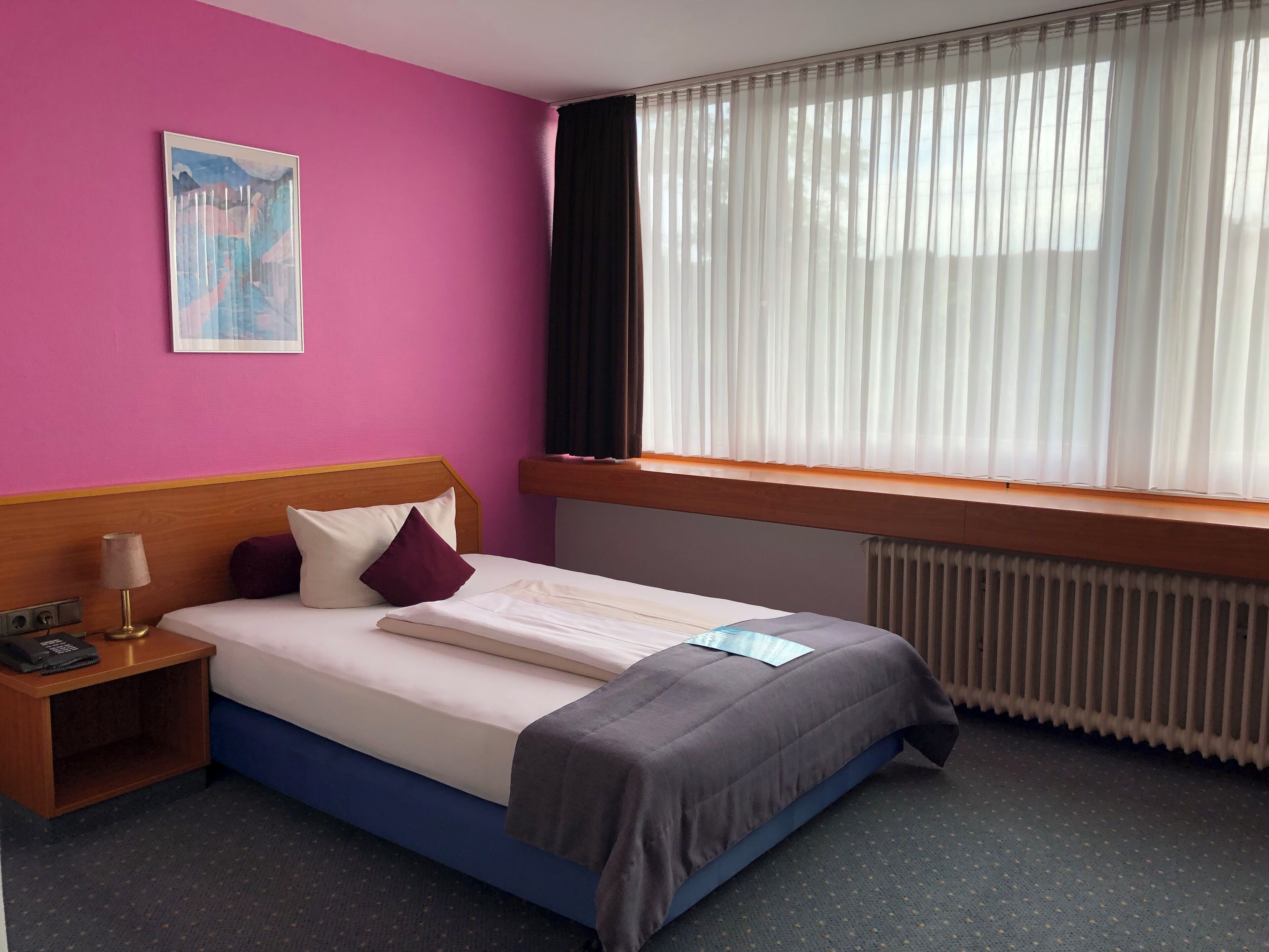 standard single room | living area | flat-screen tv