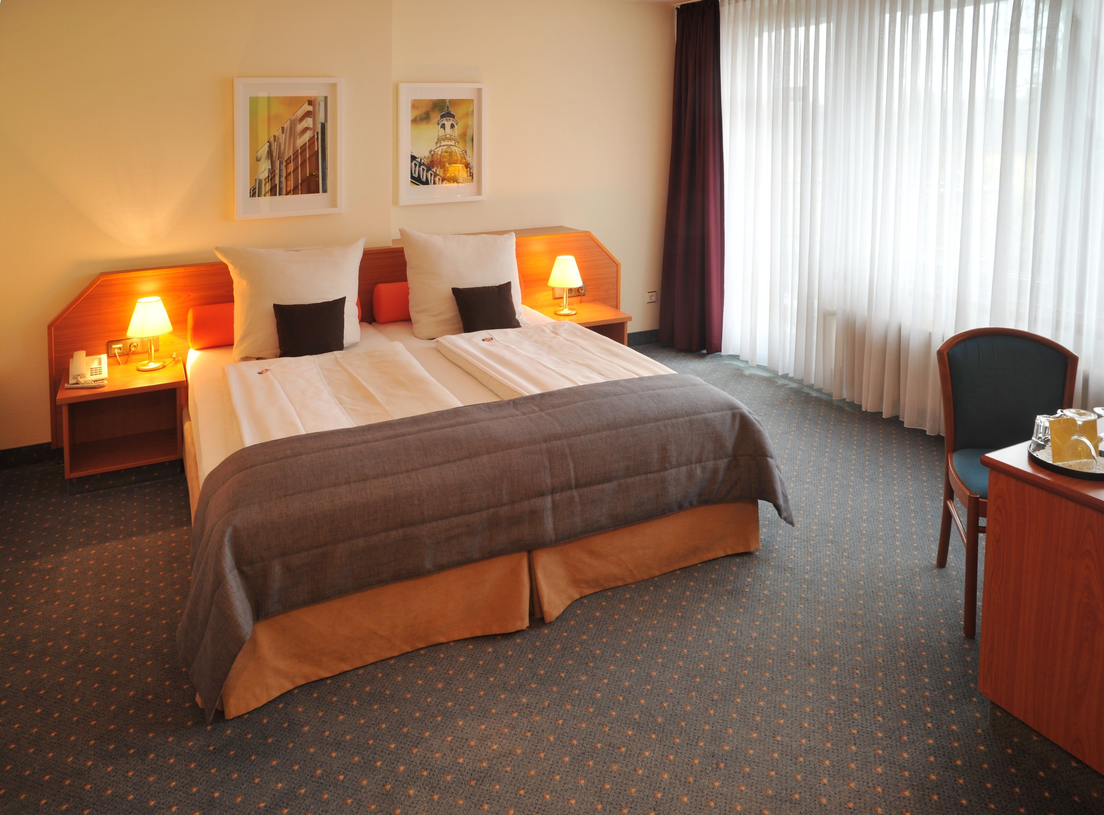 standard double or twin room | minibar, desk, iron/ironing board, free cots/infant beds