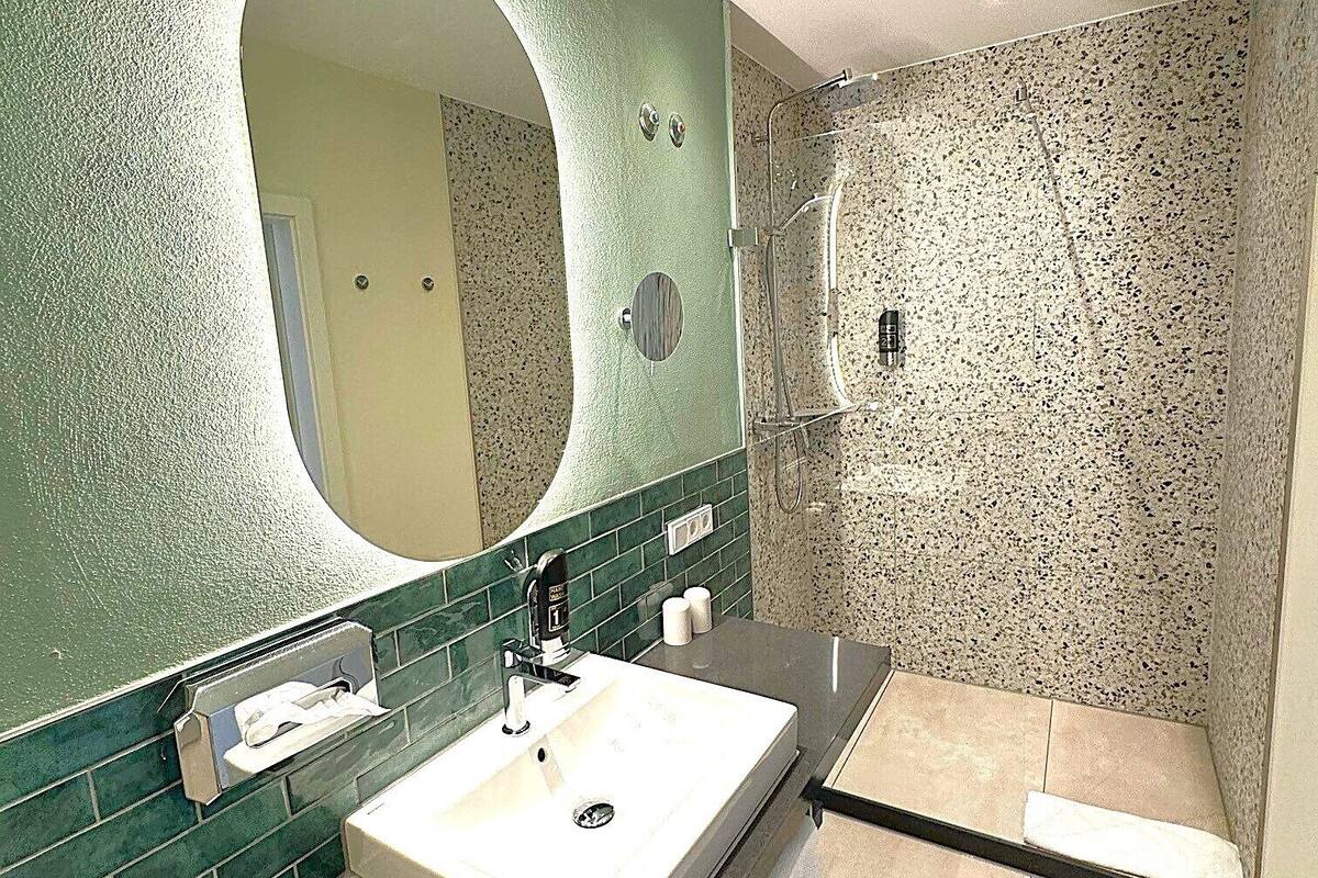 comfort double room | bathroom | eco-friendly toiletries, hair dryer, towels, soap