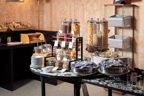 Tägliches Frühstücksbuffet gegen Gebühr