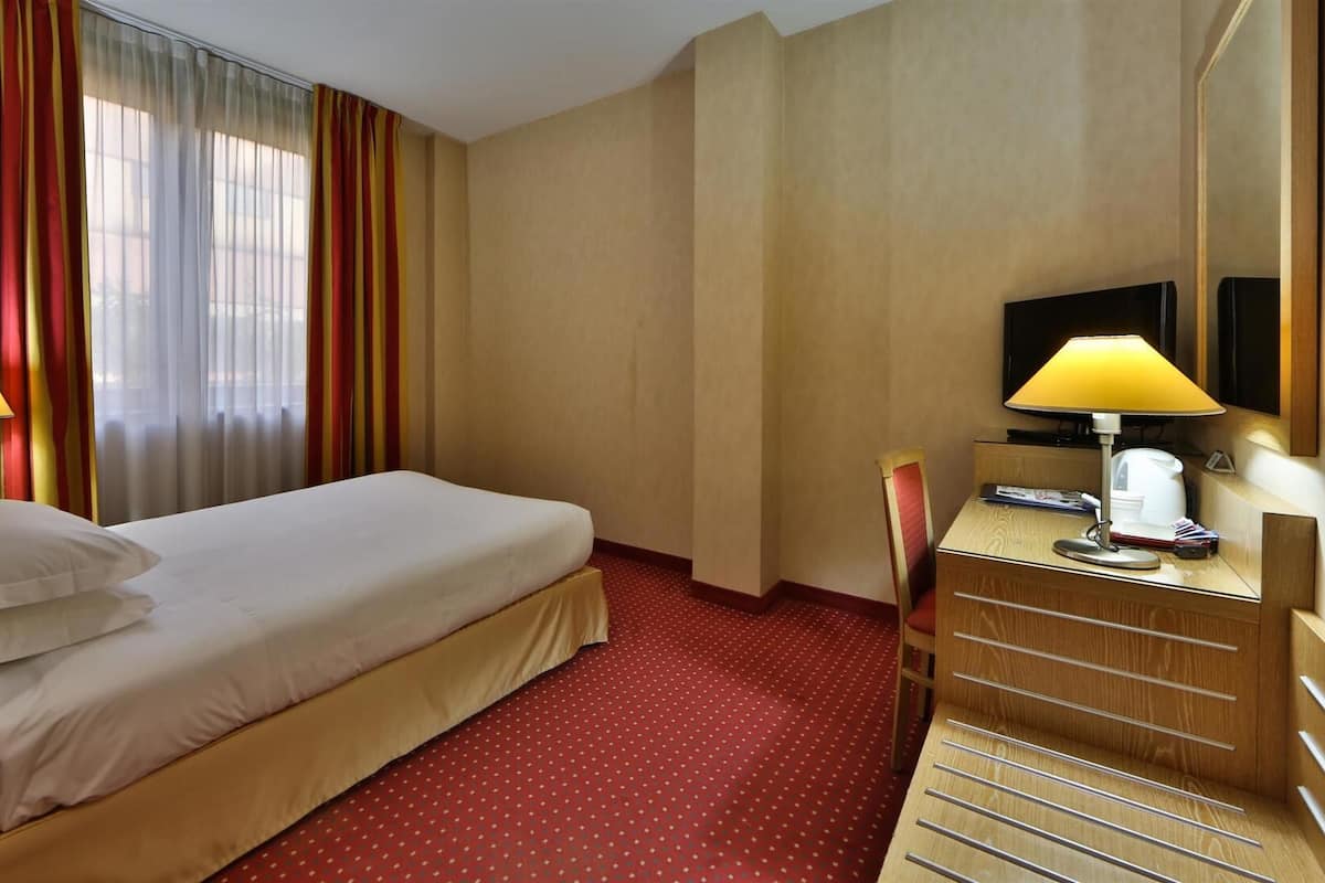 Down comforters, minibar, in-room safe, desk