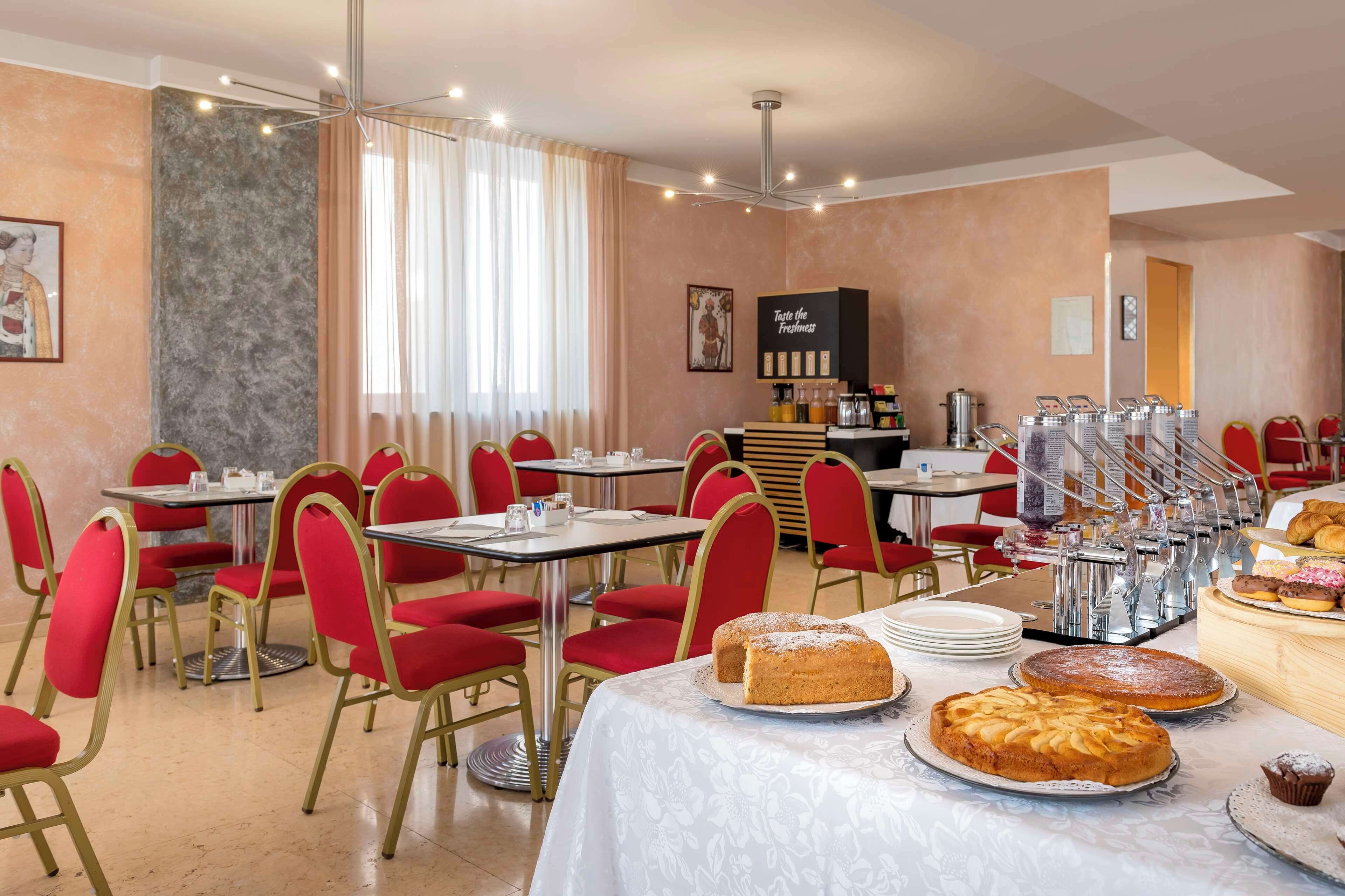 Tägliches Frühstücksbuffet gegen Gebühr