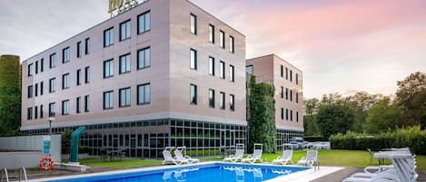 Seasonal outdoor pool, pool umbrellas, sun loungers