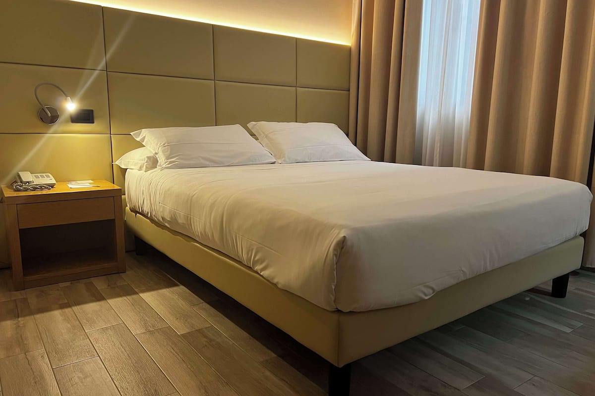 superior room, 1 double bed, non smoking (french size bed 140 cm) | 1 bedroom, down duvets, minibar, in-room safe