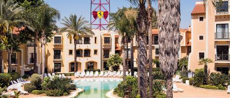 季節限定屋外プール、プール パラソル、サンラウンジャー