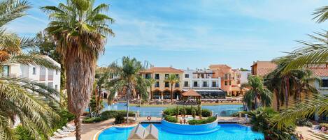 Seasonal outdoor pool, pool umbrellas, sun loungers