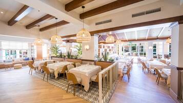 4 restaurants, spécialités Cuisine internationale