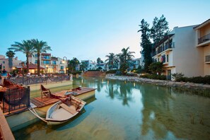Seasonal outdoor pool, pool umbrellas, sun loungers