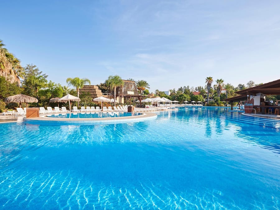 Seasonal outdoor pool, pool umbrellas, sun loungers