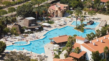Seasonal outdoor pool, pool umbrellas, sun loungers