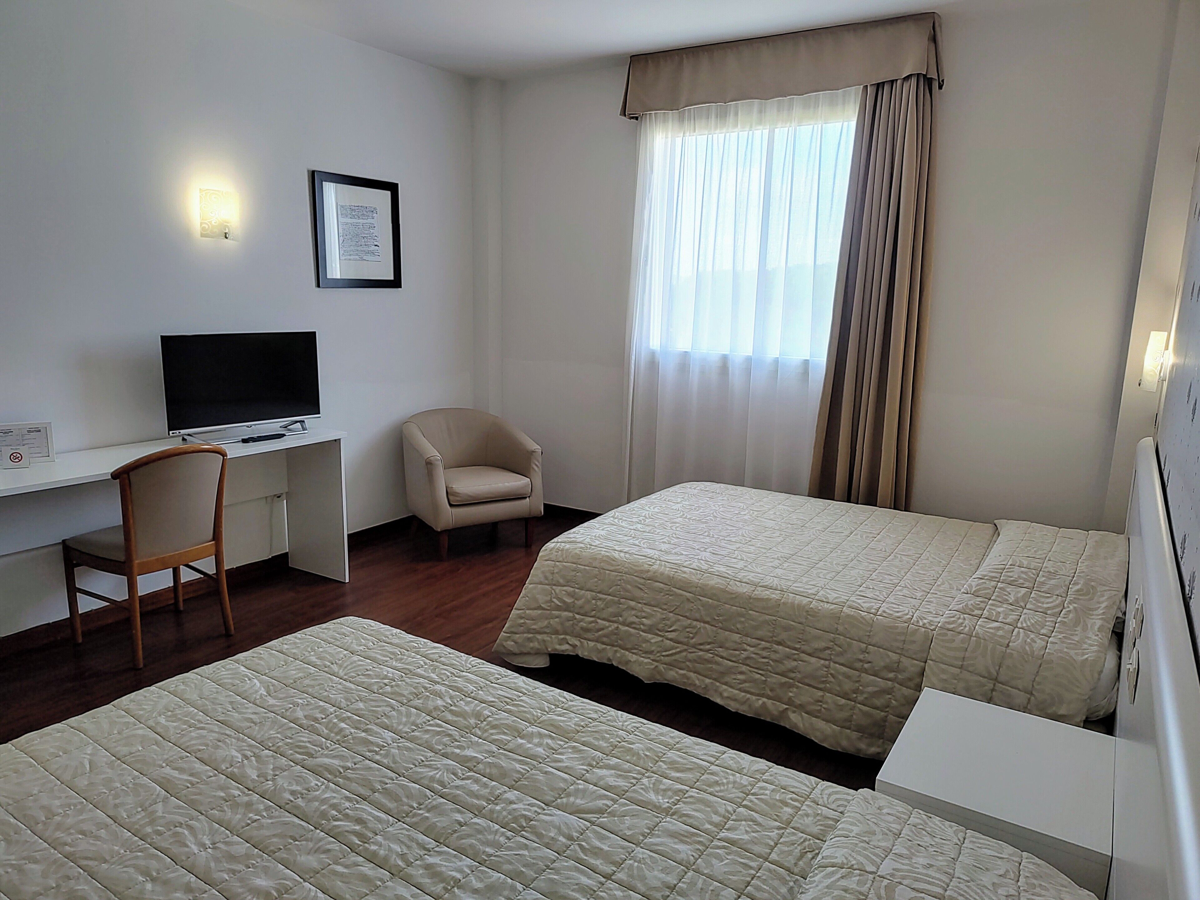 1 bedroom, hypo-allergenic bedding, pillow-top beds, minibar