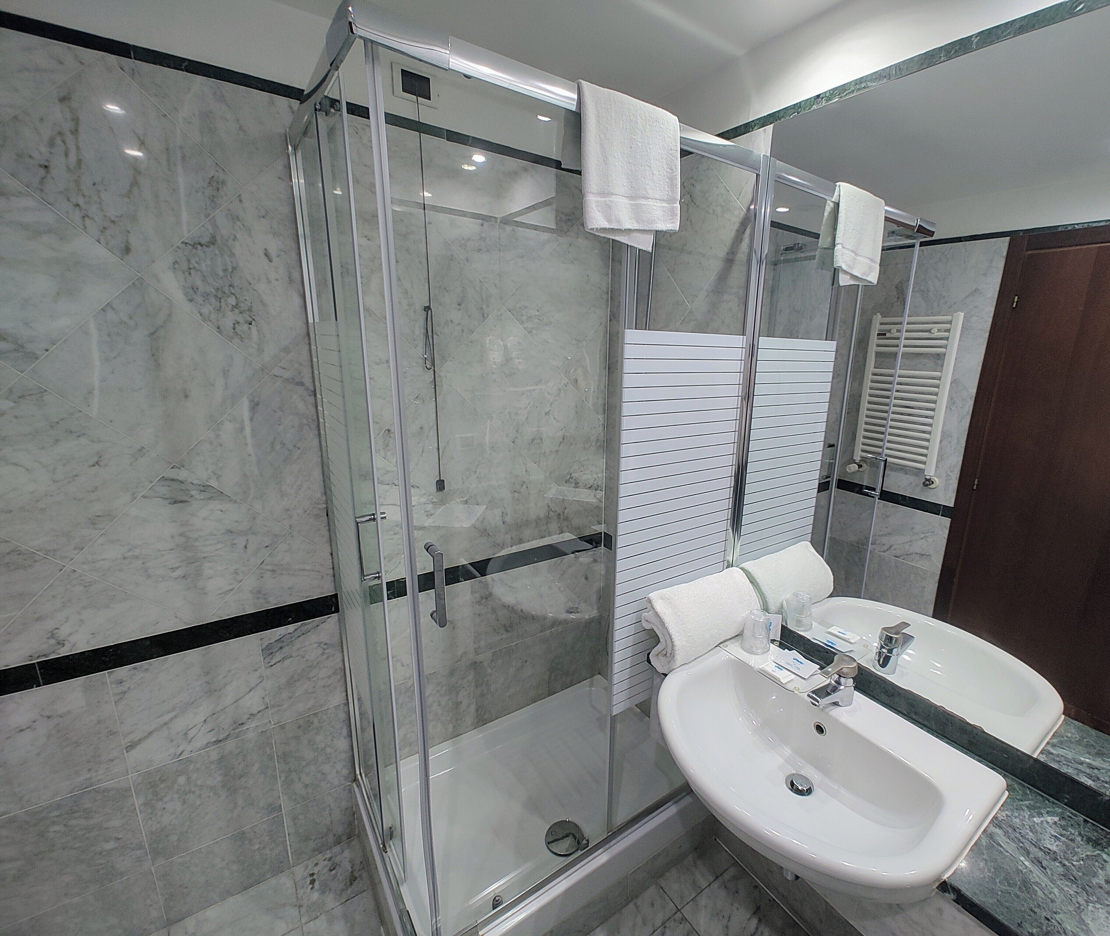 standard twin room | bathroom | rainfall showerhead, free toiletries, hair dryer, bidet