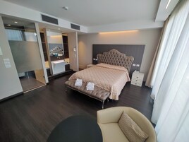 小型套房 | 防过敏的被褥、加厚床垫、迷  你吧、客房内保险箱