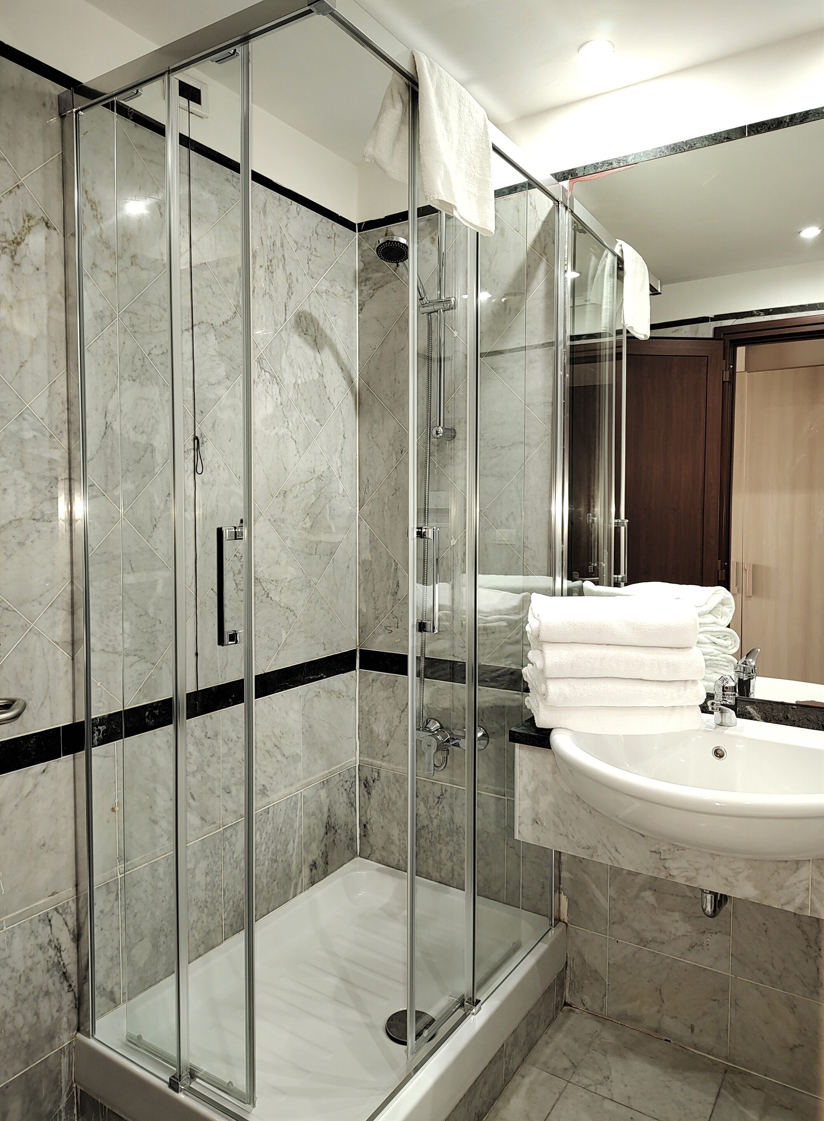 standard triple room | room amenity