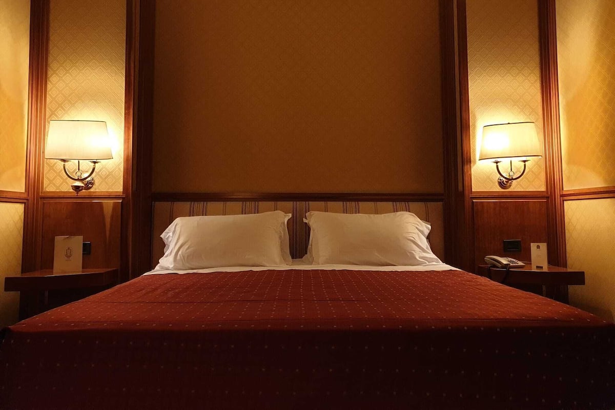 1 chambre, minibar, coffres-forts dans les chambres, bureau