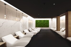 Couples treatment rooms, sauna, hot tub, steam room, hot stone massages