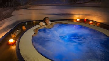 Indoor spa tub