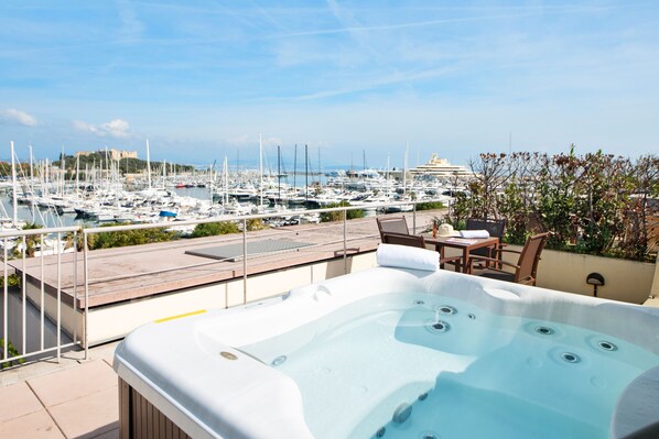 Appartement, hot tub, uitzicht op haven (Vue Port - climatisation) | Uitzicht op het water