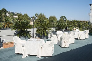 Petit déjeuner servi sur place