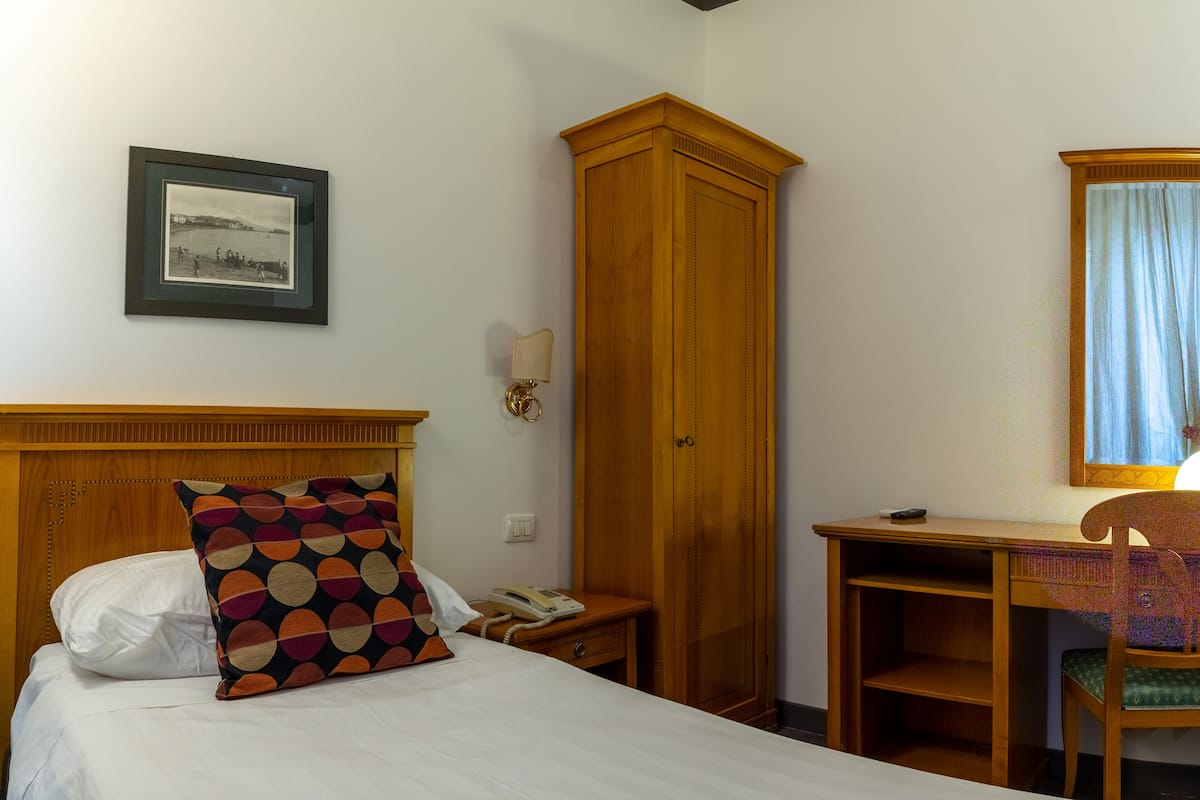 Double Room Single Use | Hypo-allergenic bedding, minibar, in-room safe, desk