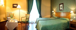 Quarto casal ou duplo standard | Roupas de cama antialérgicas, frigobar, cofres nos quartos, escrivaninha